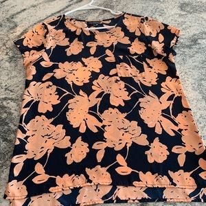 The limited size medium top